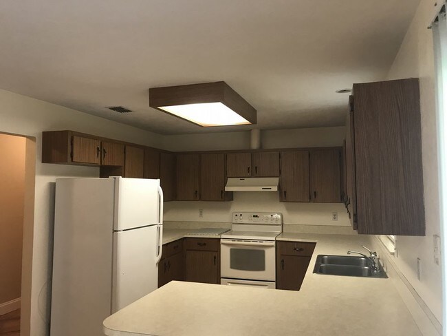 Building Photo - Great New Smyrna Beach Duplex available NOW