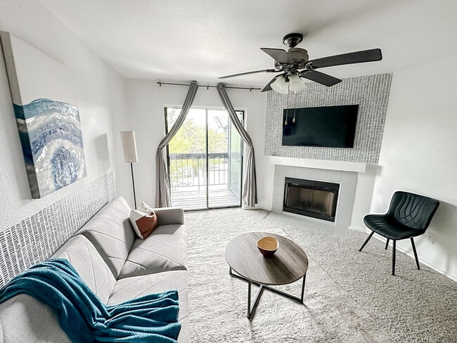 Foto del edificio - 1071 Clayton Ln