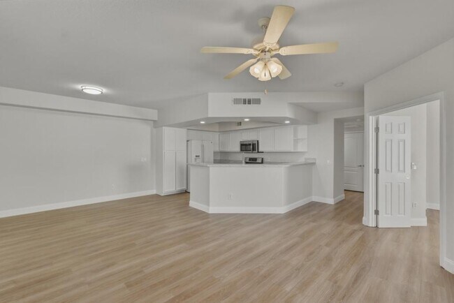 Foto del edificio - 6800 Dorita Ave