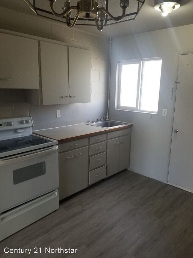 Building Photo - 2 br, 1 bath House - 421 N 11th Ave