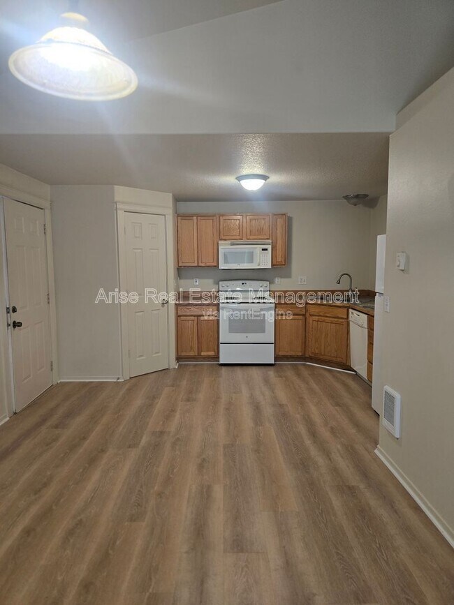 Building Photo - 803 SE Kierra Pl