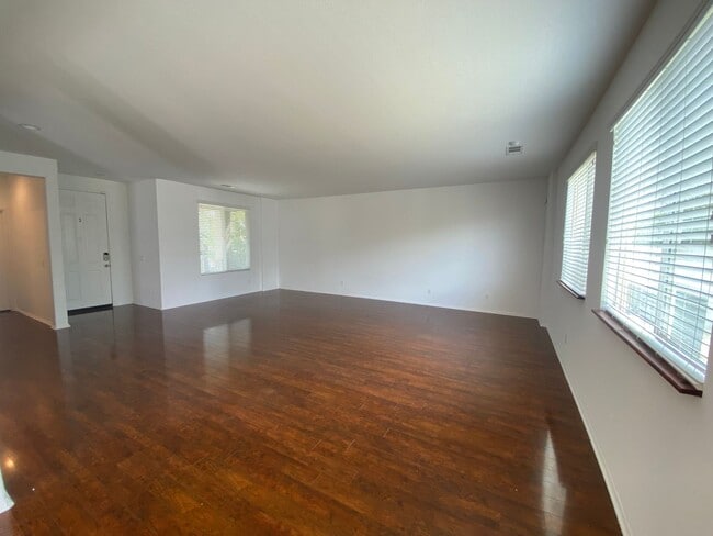 Building Photo - Coming Soon! West Lancaster 4 bedroom