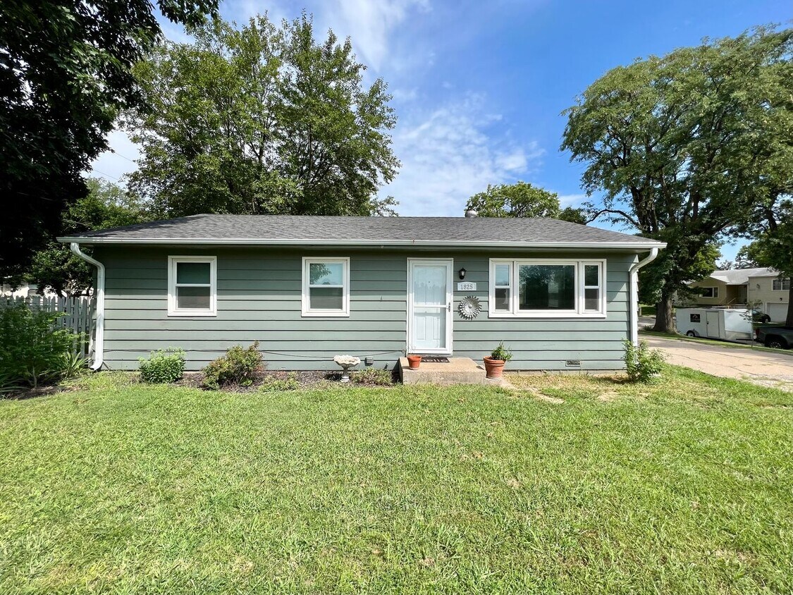 Primary Photo - Charming 3 Bed 1 Bath Single Family Home