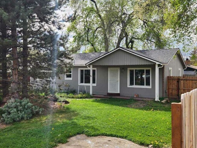 Foto del edificio - 2411 Crater Lake Ave