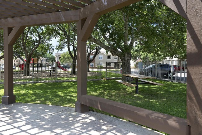 Building Photo - Foxfire Apartments