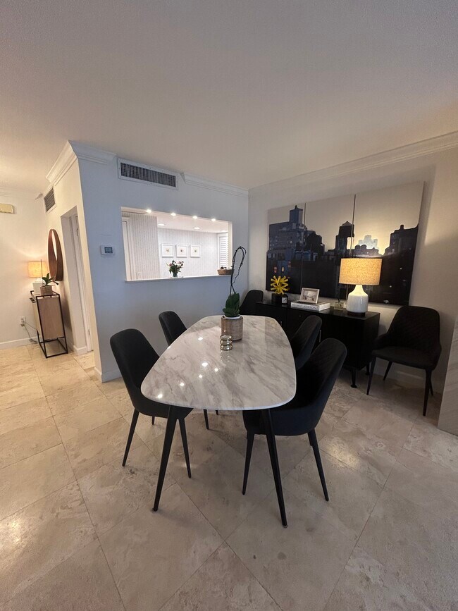 Foto del edificio - 9801 Collins Ave