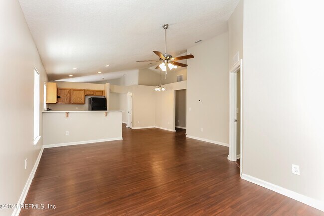 Building Photo - 8566 Maple St