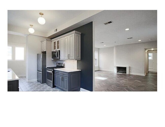 Building Photo - 2466 N Lakeview Ave