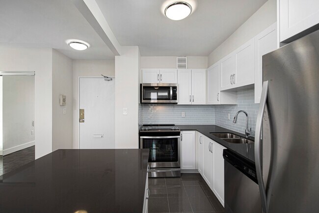 Photo du bâtiment - 65 Forest Manor Rd