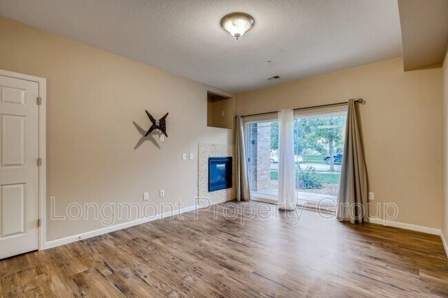 Building Photo - 804 Summer Hawk Dr