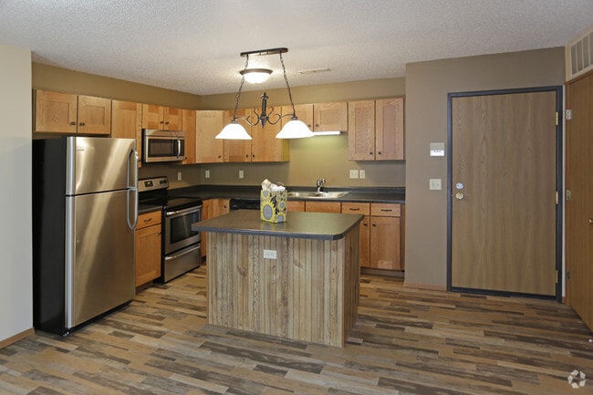 2BR, 2BA - 1,050 SF - North Pointe Apartments