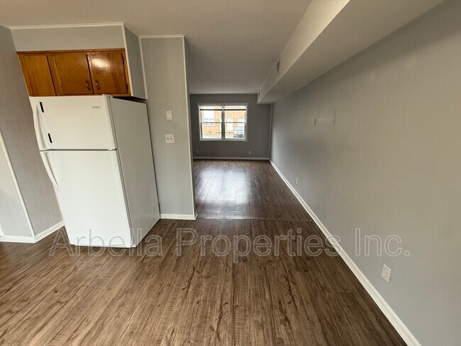 Foto del edificio - 1404 Bloomingdale Rd