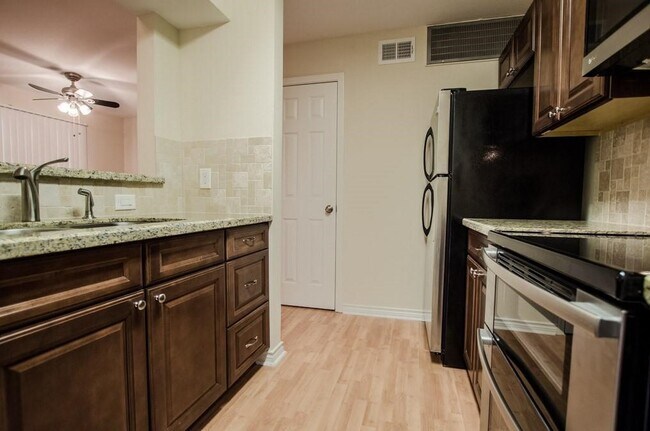 Building Photo - 3500 Tangle Brush Dr