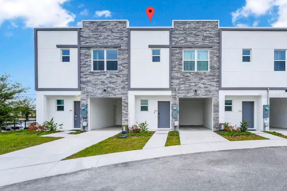 Foto principal - 620 Trikomo Dr