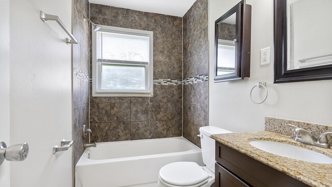 Building Photo - 1527 Merrill Ave