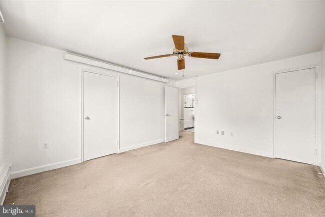 Building Photo - 200 Maplewood Dr