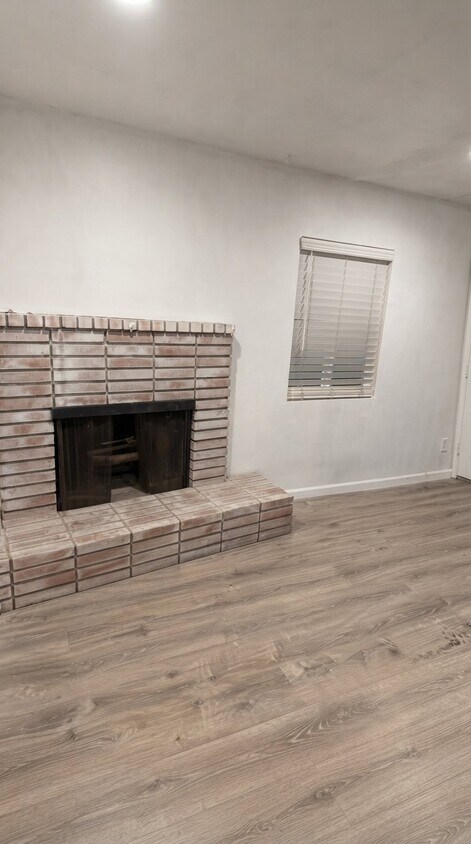 Building Photo - 3045 Bancroft Dr