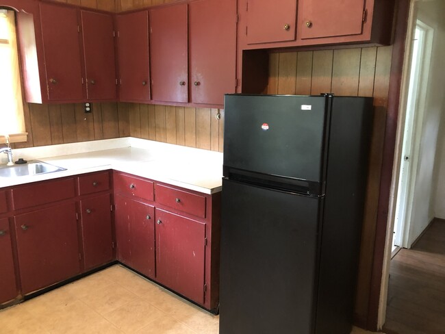 Kitchen - 1028 White Chapel Road