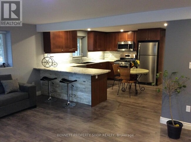 Building Photo - 579 Peneshula Rd