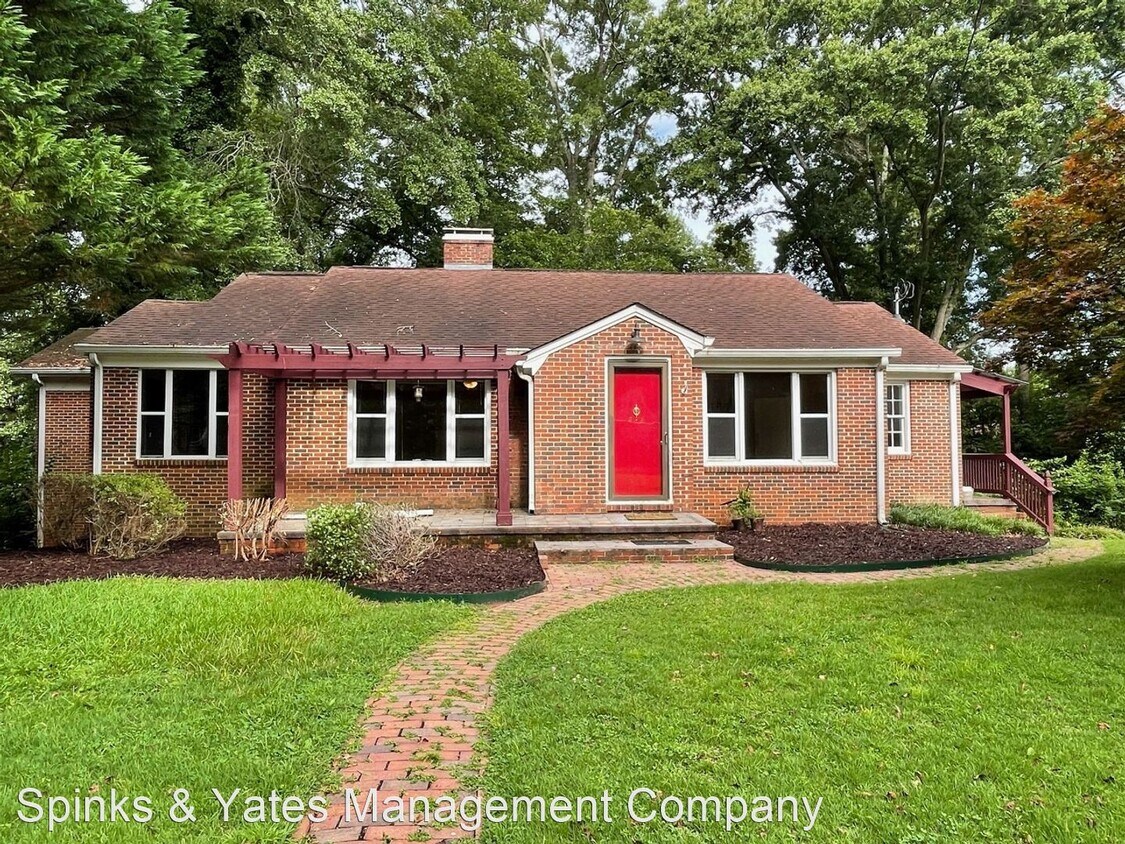 Primary Photo - 3 br, 2 bath House - 412 College Ave.