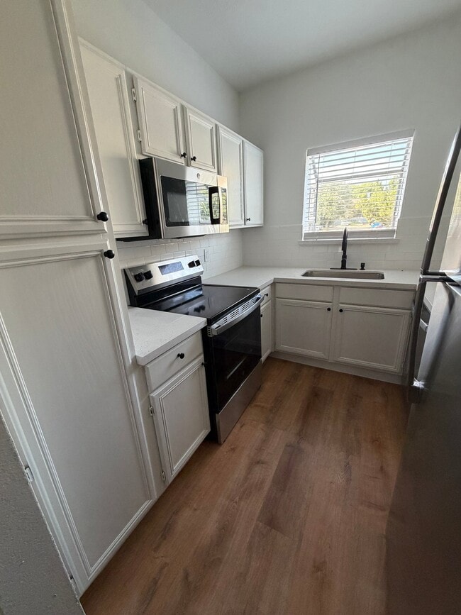 Building Photo - 2323 Fairwind Rd
