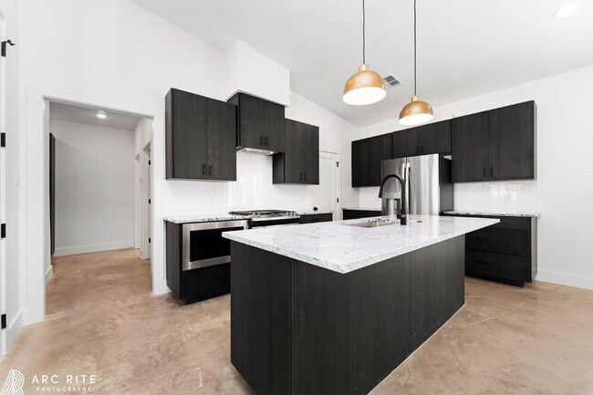 Foto del edificio - Pre-Leasing Fall of 2026!! Luxury Homes!!