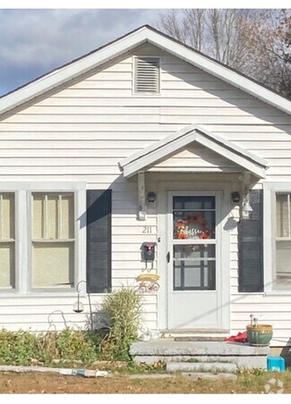 Building Photo - 211 Fairview St