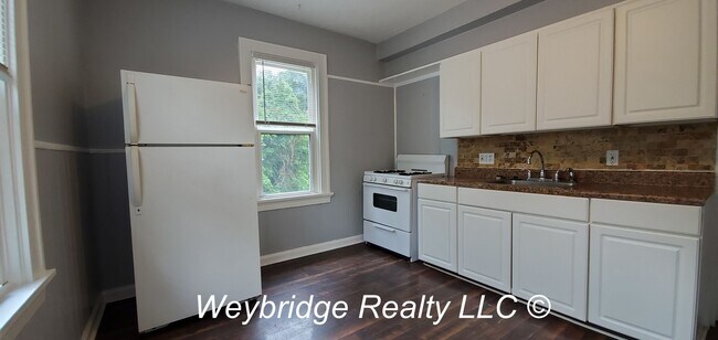 Foto del edificio - Spacious 3+ Bedroom Home in East Price Hill – Finished Basement & Large Backyard!