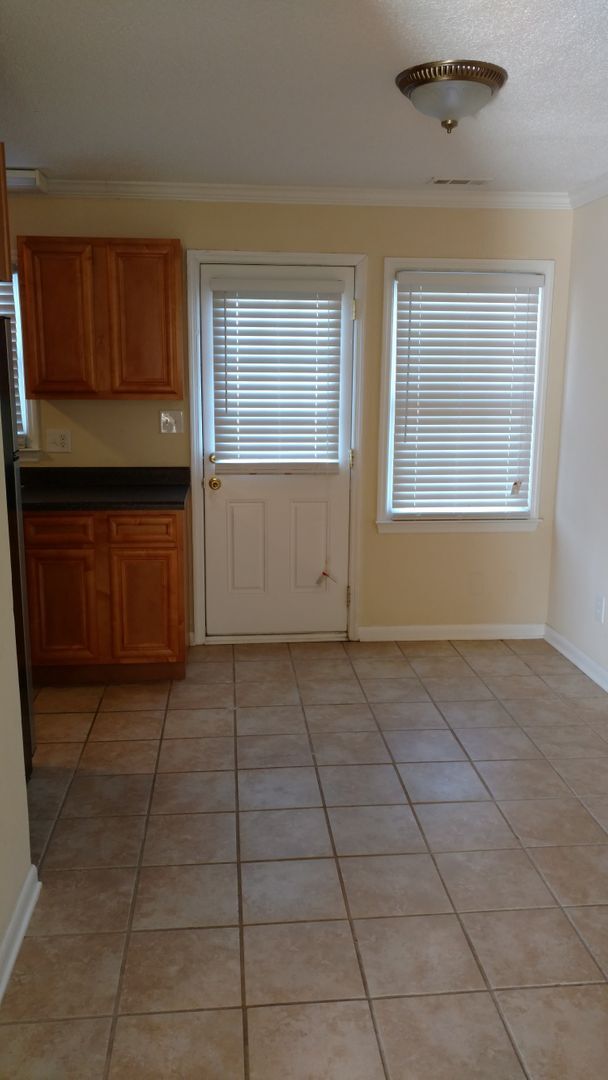 Building Photo - Haymont Area -2 Bedroom Town home for rent! Available 5/1/2026