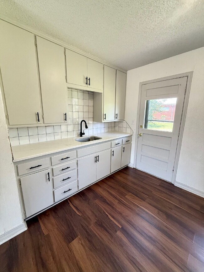 Foto del edificio - Bright & Spacious 3BR with Large Yard – Gr...