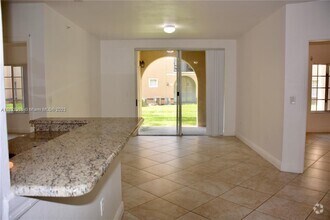 Building Photo - 2586 Centergate Dr