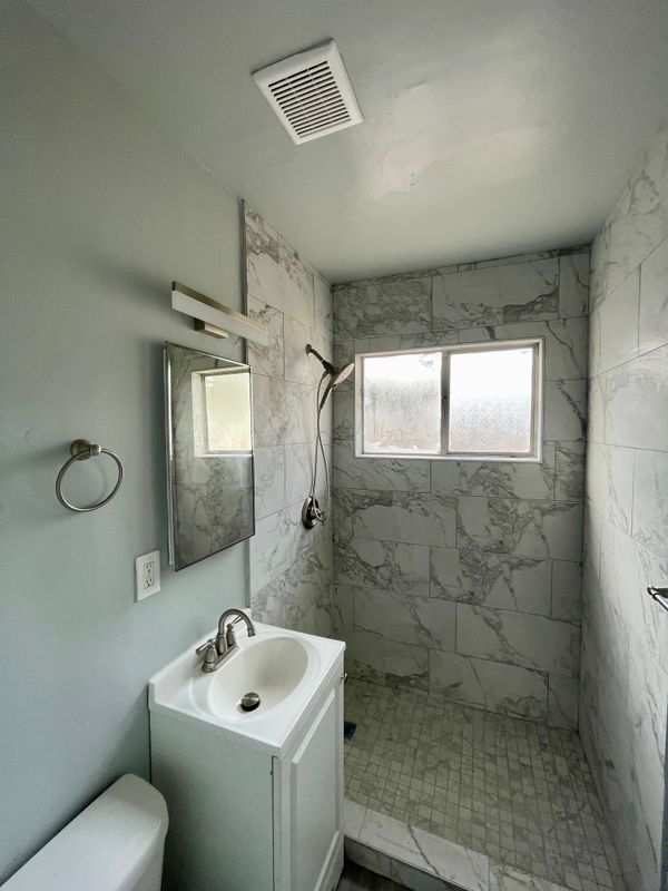 Foto del edificio - 2883 Logan Ave