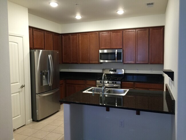 Foto del edificio - Lake View Resort Style Condo - Garage & Po...
