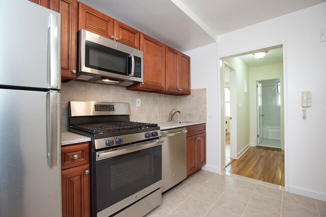 Building Photo - 67-10 108th St
