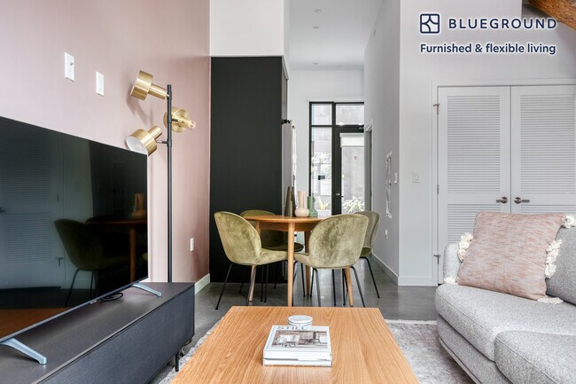 Foto del edificio - 1901 Blake Ave