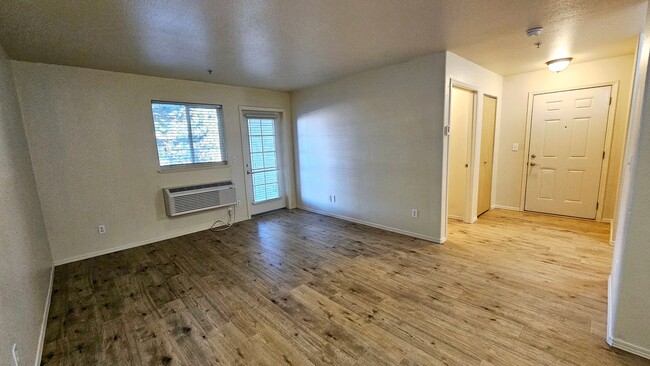 Building Photo - 2 bed 1 bath Post Falls, Ground Floor Condo