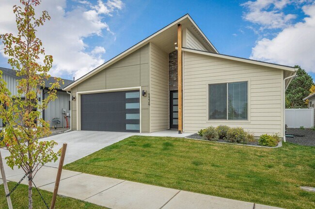Foto del edificio - CDA Place Neighborhood- upgraded 3 bed 2 b...