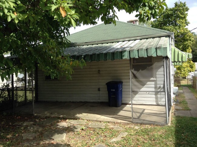 Foto del edificio - 521 Bassett Ave