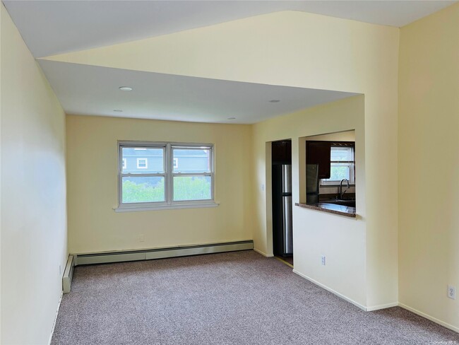 Building Photo - 922 Merrick Ave