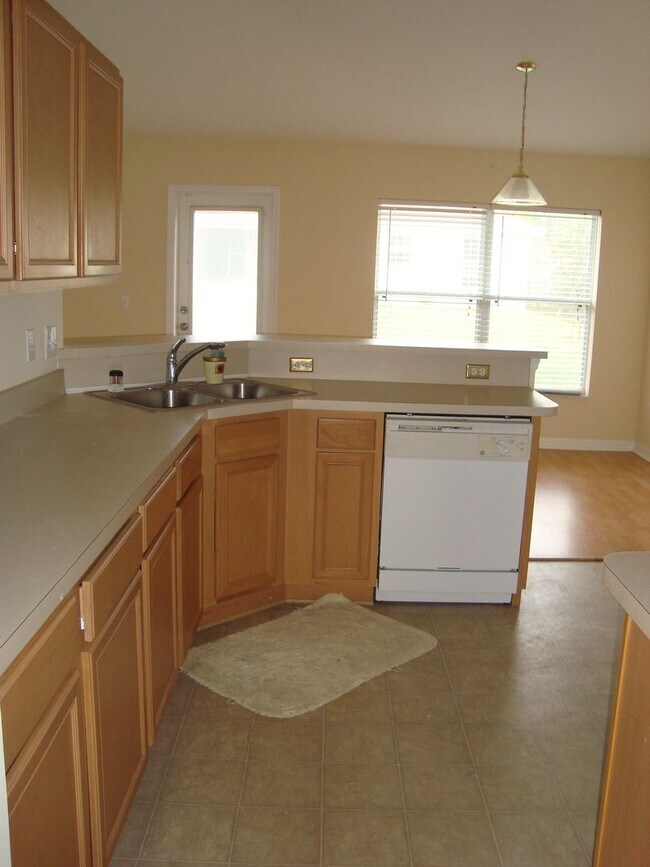 Foto del edificio - LARGE 3/2/2 WITH 2035 SQ. FEET OF LIVING SPACE NEAR  PEACOCK PARK IN PSL