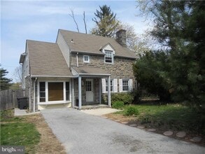 Building Photo - 108 Hillside Cir