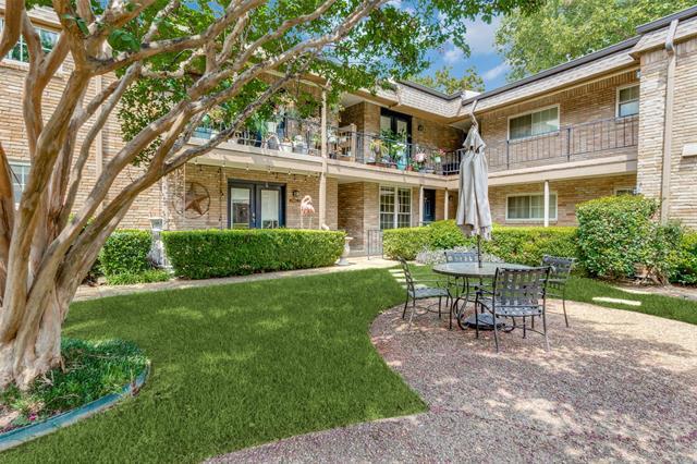 Foto principal - 7904 Royal Ln