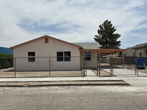 Building Photo - 608 Barcelona Dr