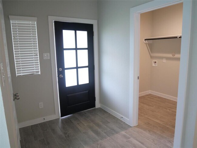 Foto del edificio - 2722 Oakleaf Ash Ln