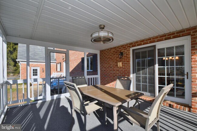 Building Photo - 2310 Kings Arms Dr