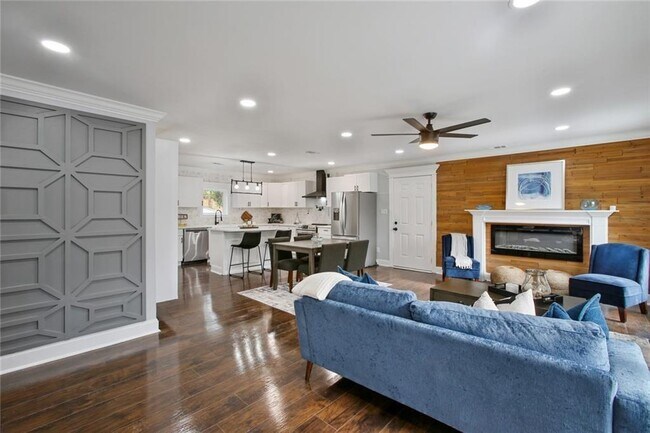 Building Photo - 3499 Fairlane Dr NW