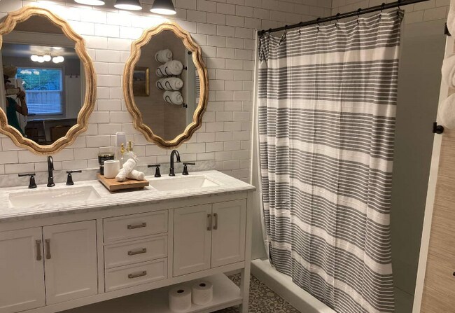 Foto del edificio - 238 W Burkitt St