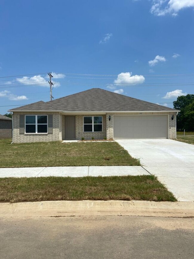 Building Photo - Move In Special! BRAND NEW Four Bedroom | ...