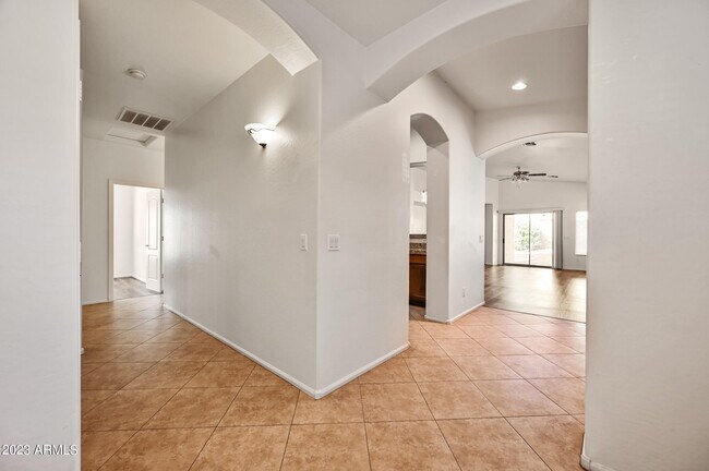 Foto del edificio - 7136 W Forest Grove Ave