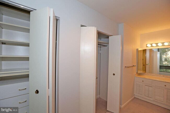 Building Photo - 4960 Sentinel Dr